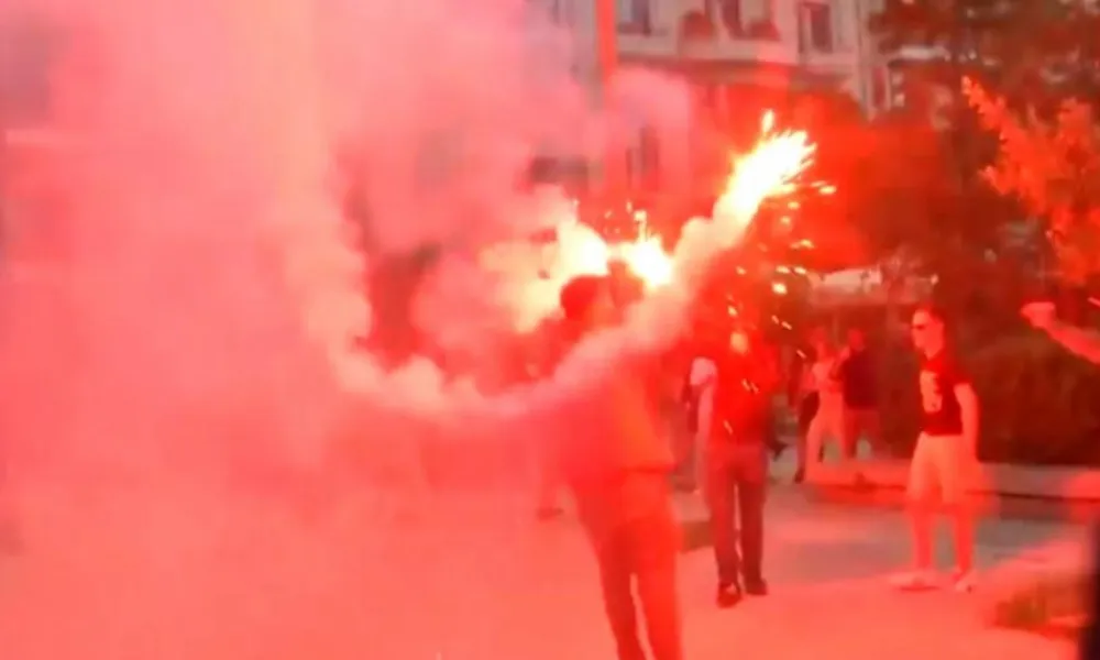 Έξαλλοι πανηγυρισμοί στον Πειραιά για την πρόκριση του Ολυμπιακού στον τελικό του Final 4
