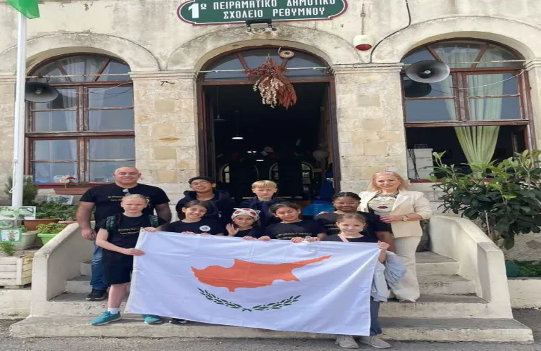 Από τη Λεμεσό στο Ρέθυμνο: Μαθητές του Στ’ Δημοτικού Αγίου Νικολάου έζησαν την εμπειρία Erasmus+ και έμαθαν «Beyond Borders»
