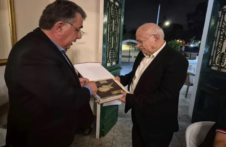 Τιμητική διάκριση στον Σωτήρη Καραραγιώργη για τη διαχρονική προσφορά του στον πολιτισμό και την πατρίδα