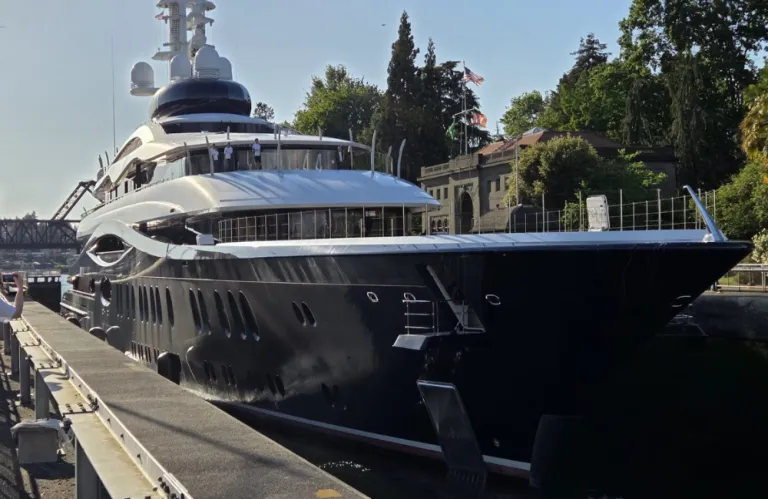 «Ας φάνε παντεσπάνι»: Σάλος με την κίνηση του Ζούκερμπεργκ λίγες ώρες αφότου η Meta έκανε 1.400 απολύσεις στο Σιάτλ