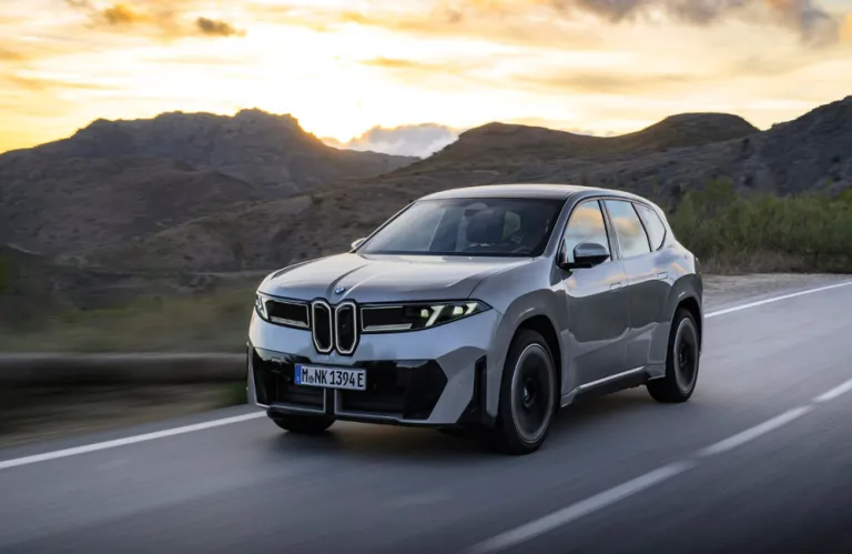 Η BMW σαρώνει τα διεθνή βραβεία με πρωταγωνιστή τη νέα iX3