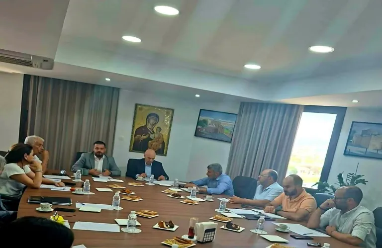 Στο επίκεντρο τα οδικά έργα και οι υποδομές της Δυτικής Πάφου στη συνάντηση με τον Υπ. Μεταφορών