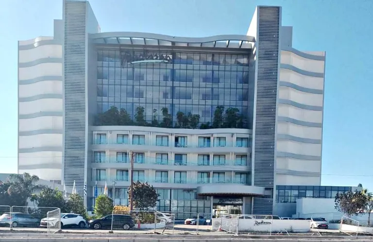 Απίστευτο και όμως κυπριακό… - «Αποκλεισμένο» το Radisson
