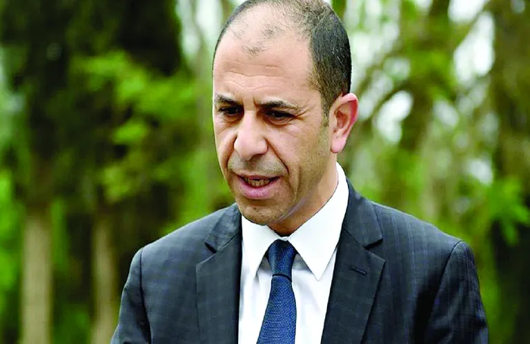 Δέχεται επιθέσεις κι έκλεισε λογαριασμούς δήλωσε ο Οζερσάι