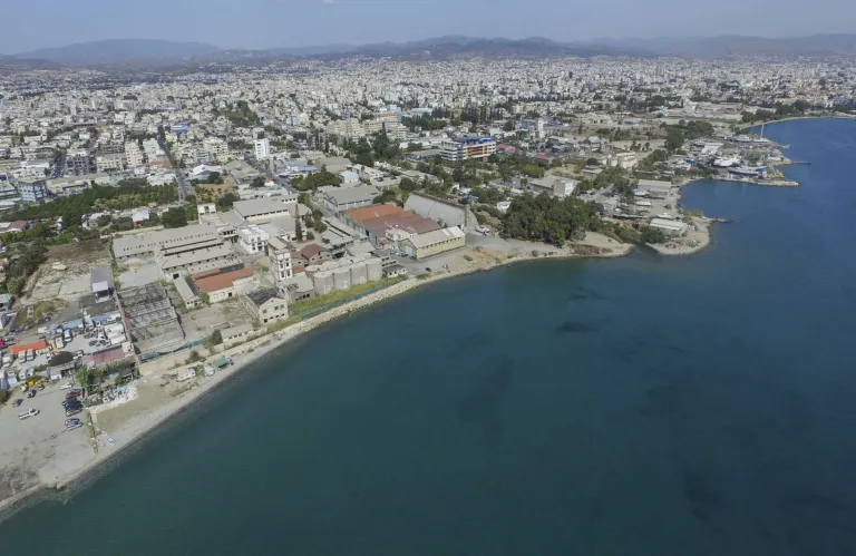 Η νέα Ακταία Οδός: Εκεί που θα συνυπάρχουν πύργοι, διατηρητέ
