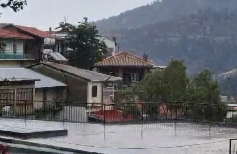 Από το καλοκαίρι στον... χειμώνα: Άνοιξαν οι ουρανοί σε διάφ