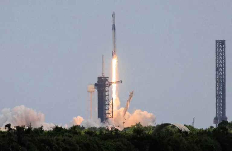 H SpaceX του Ίλον Μασκ έτοιμη για μια ιστορική απογείωση στη