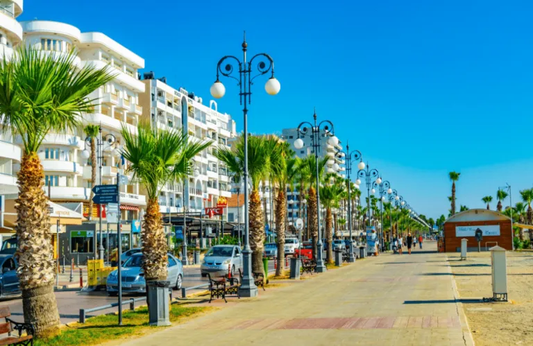 Τέσσερις παραλίες της Λάρνακας κέρδισαν Γαλάζια Σημαία για τ