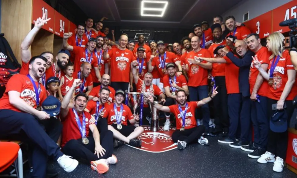 Η ερυθρόλευκη παρακάμερα από τους πανηγυρισμούς στο ΣΕΦ για την κατάκτηση του πρωταθλήματος