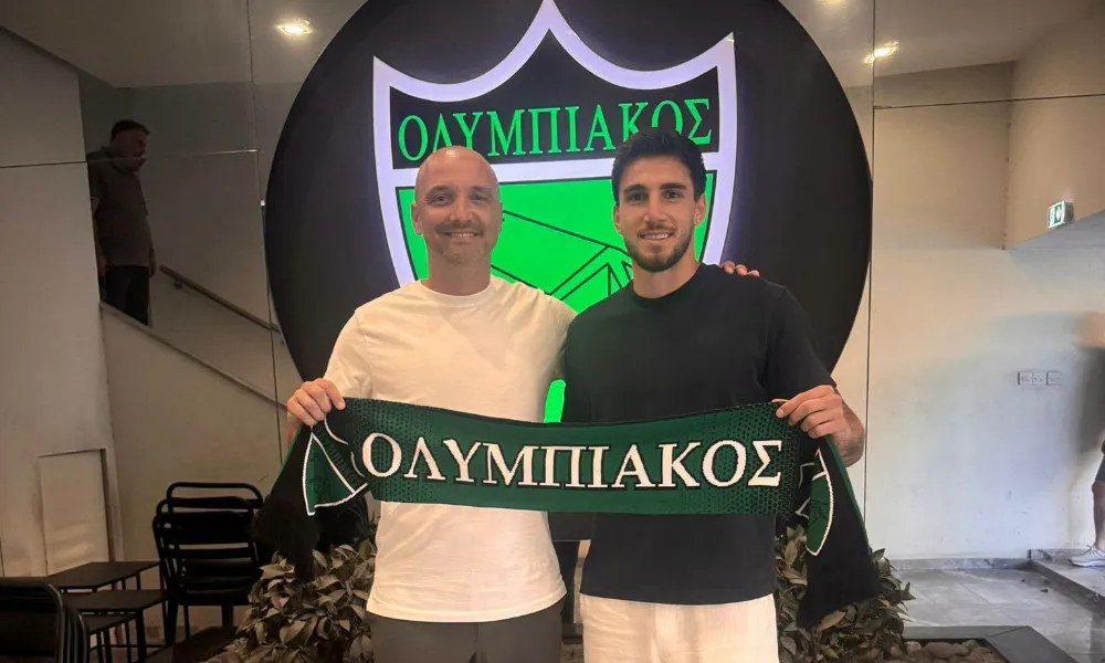 Πήγε στα γραφεία με τον Μαντούκα κι έβαλε υπογραφές!