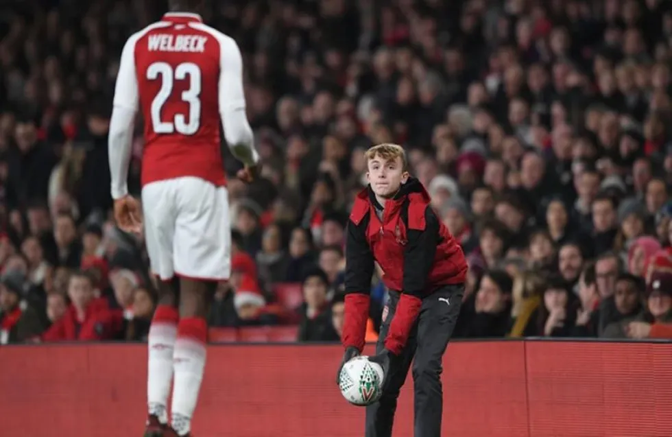 Premier League: Τα ball boys θα σταματήσουν να δίνουν την μπάλα στους παίκτες