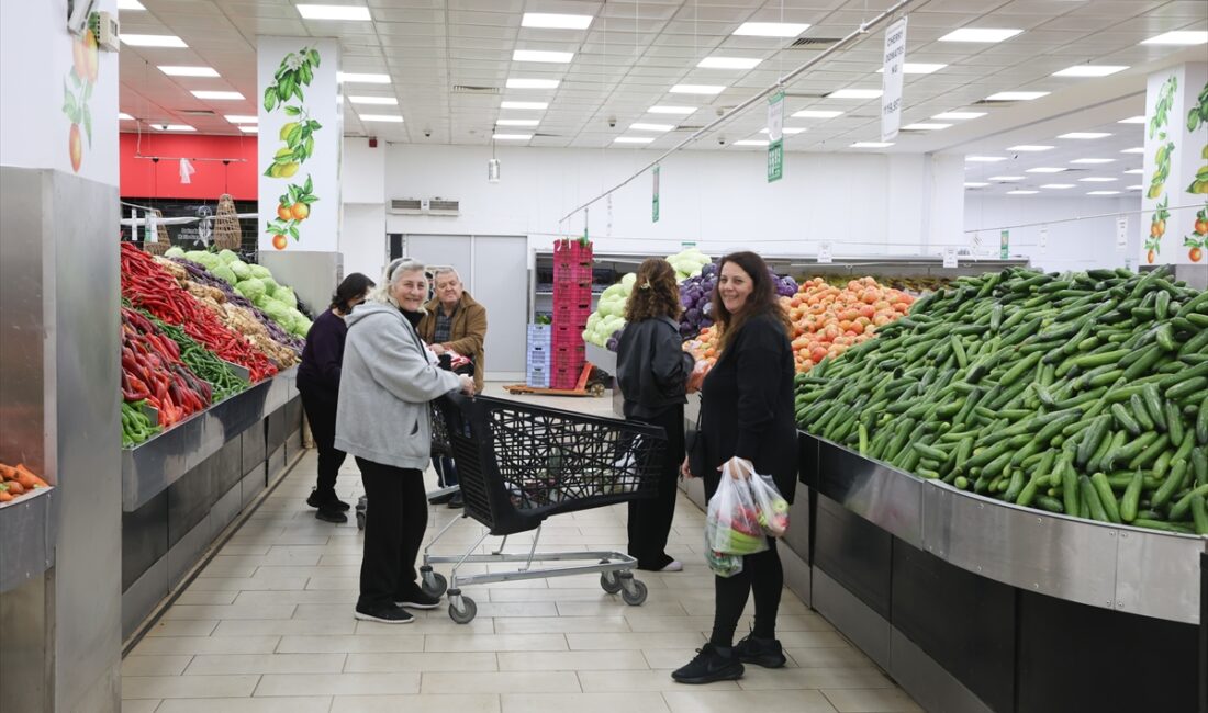 «Μάχη» με την ακρίβεια στα κατεχόμενα: 820 ευρώ τον μήνα μόνο για να μη φτάσει μια οικογένεια στην πείνα