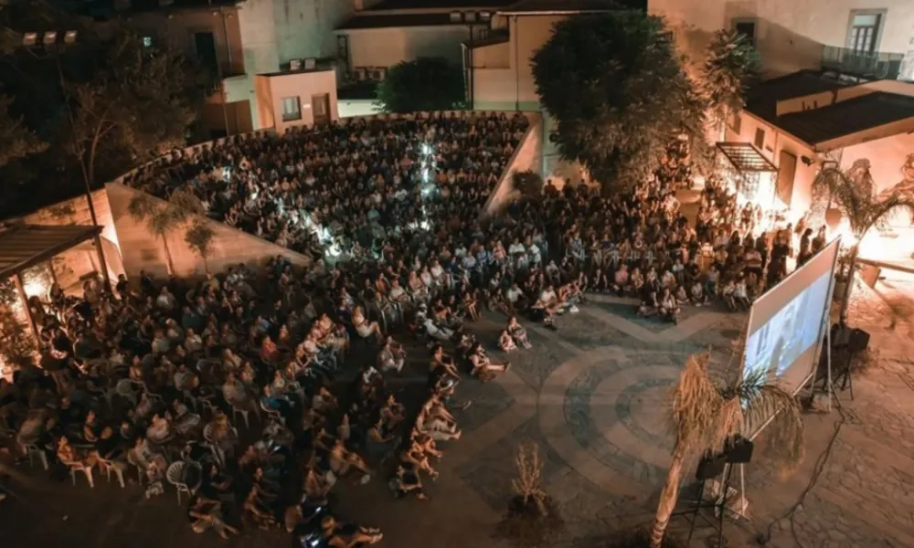 «TRACKS: Ηχώ του Τώρα, Ρυθμός του Χτες» στην πλατεία Φανερωμένης