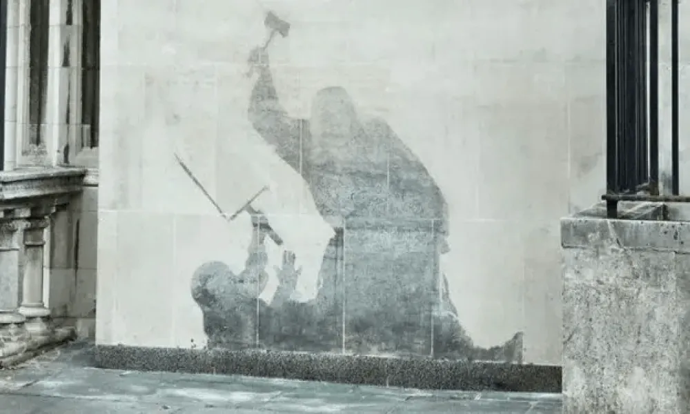 Τρία έργα του Banksy κόστισαν σχεδόν 203.000 δολάρια στις Βρετανικές αρχές - Ο λογαριασμός για καθαρισμό και ασφάλεια