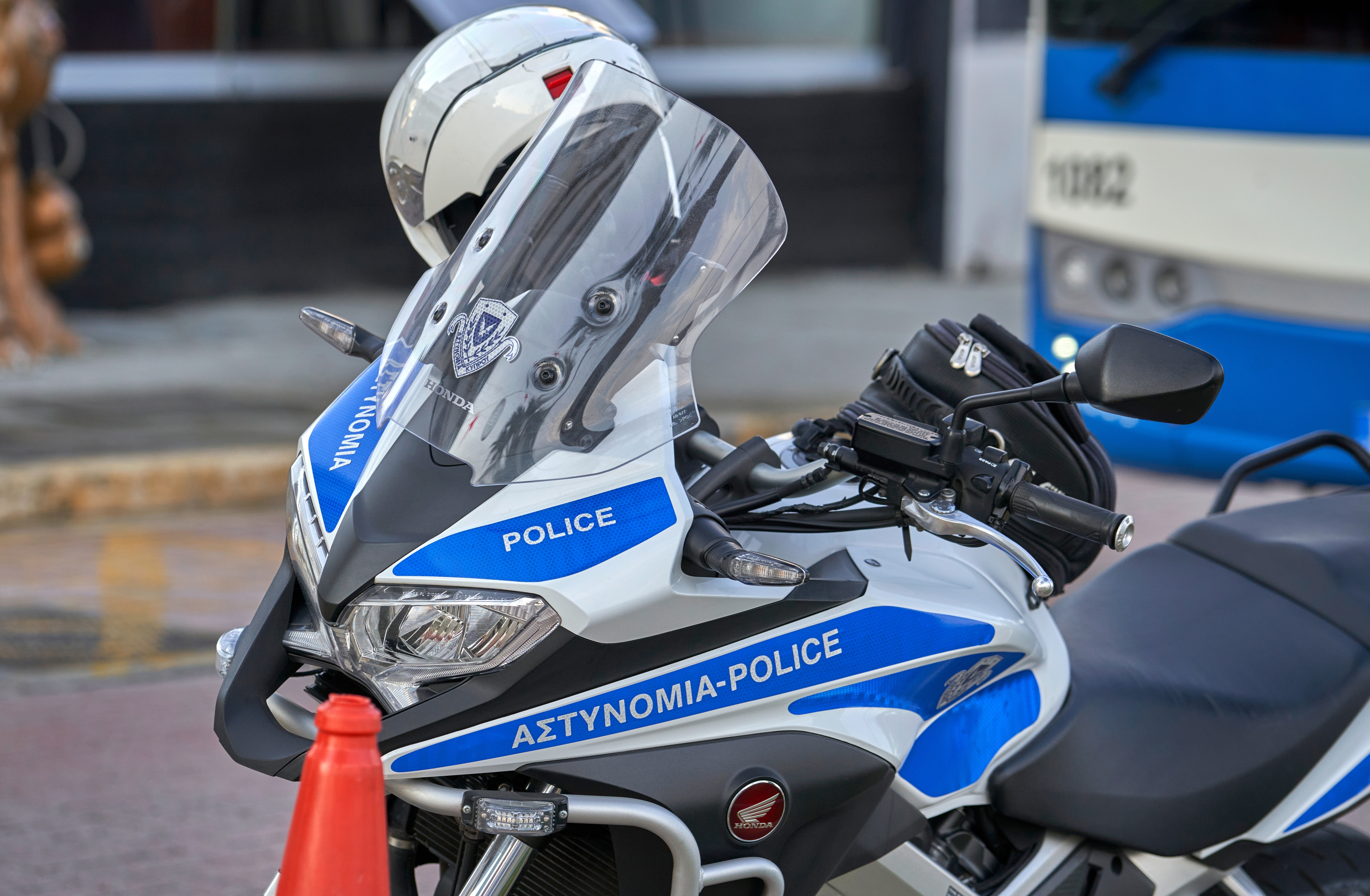 Σε διαθεσιμότητα τρία μέλη της Αστυνομίας στην Πάφο για υπόθεση επίθεσης και πρόκλησης σωματικής βλάβης