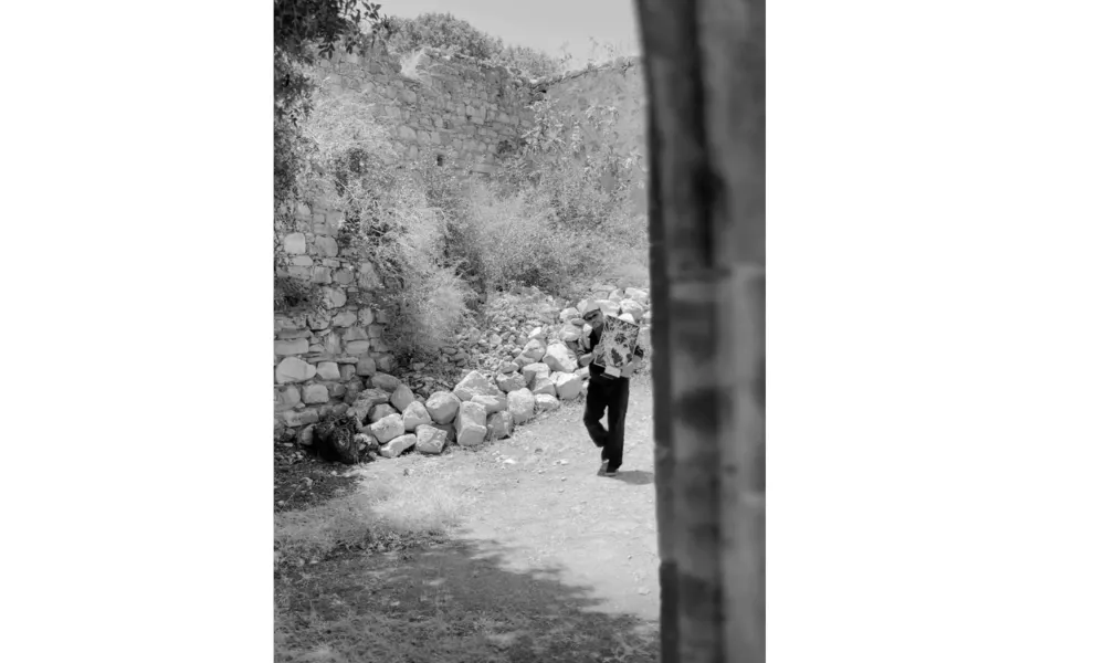 Η θραύση του γυαλιού ως πράξη αποκάλυψης: Στη Βενετία ο Κύπριος εικαστικός Γιώργος Παπαδόπουλος