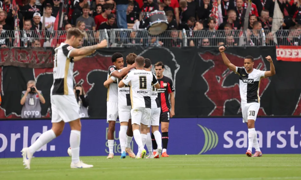 Η Έλβερσμπεργκ «συστήθηκε» στην Bundesliga με τριάρα στη Λεβερκούζεν