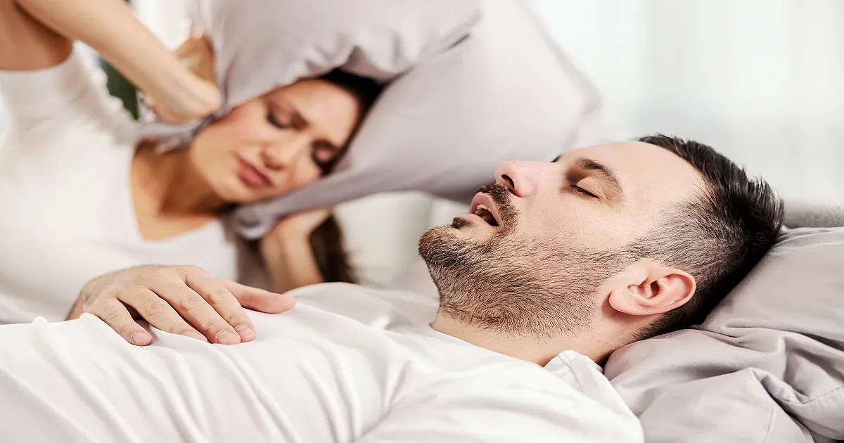 Ροχαλίζετε; Ίσως δεν είναι τόσο αθώο όσο νομίζετε