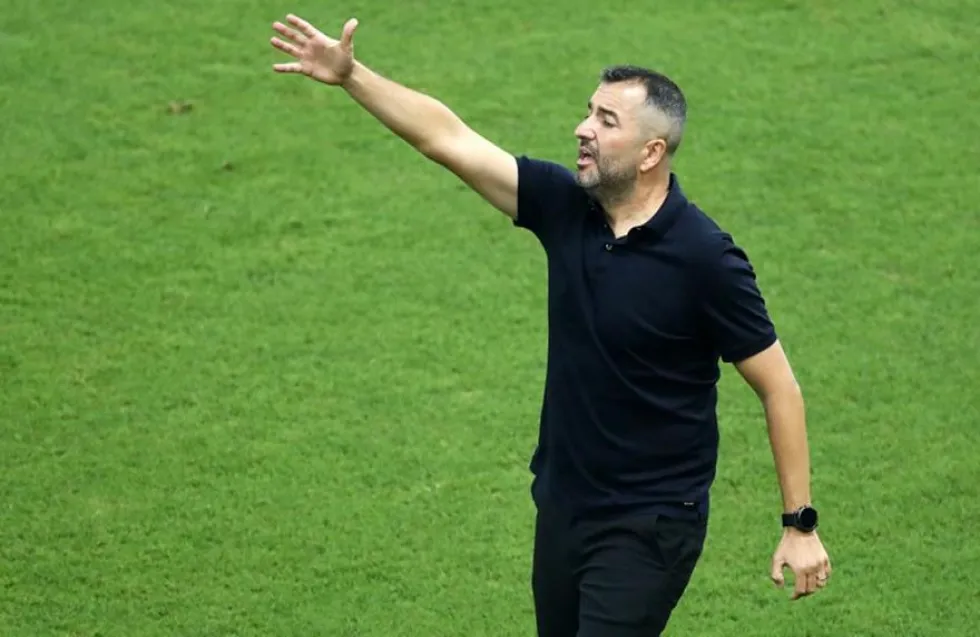 Με 4-3-3 και Μασούρα στον πάγκο ο Ολυμπιακός απέναντι στη Γουέστ Χαμ