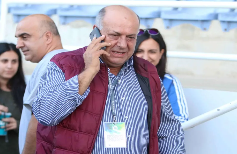 Η κλήση σας προωθείται