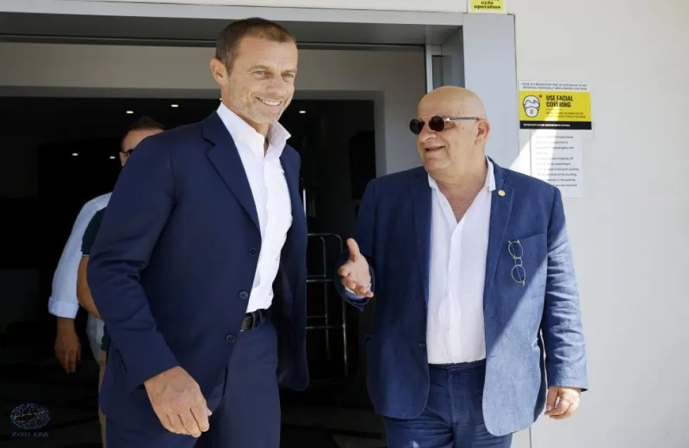 Υποδέχτηκε στην Κύπρο τον πρόεδρο της UEFA ο Κούμας