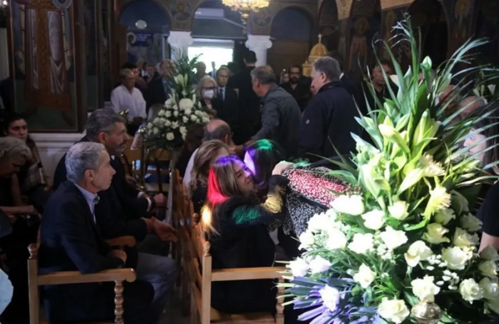 Συγκλόνισε η κόρη του Ιωαννίδη στον επικήδειο: «Κοουτσάρα μου, θα σου πω κάτι, το παιχνίδι δεν τελείωσε»