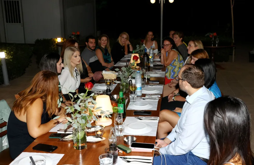 Δείπνο με την Πρόεδρο της Βουλής για τις γυναίκες-μέλη της ΕΑΚ