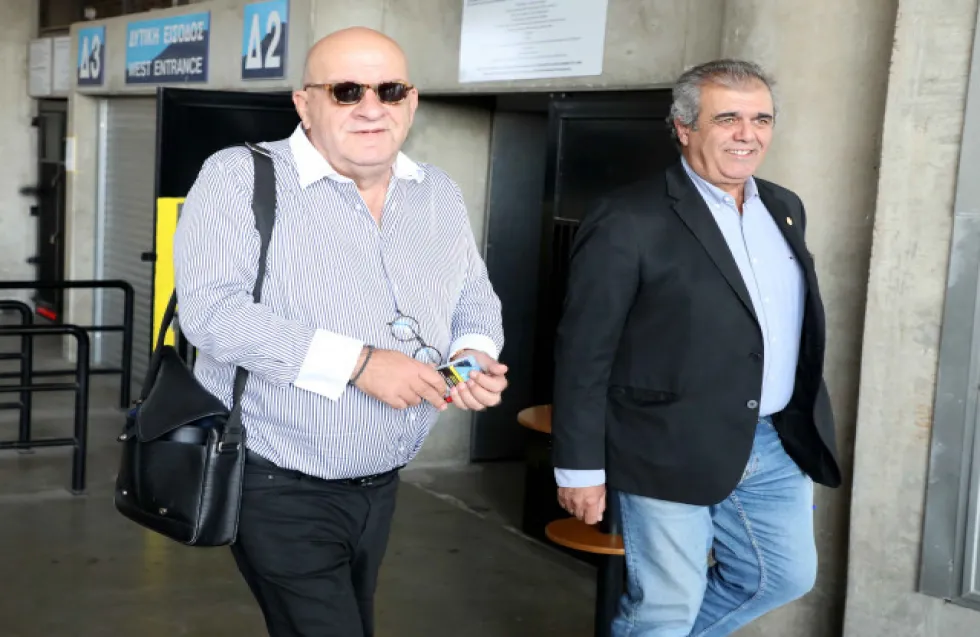 Ο Κούμας ψηφίζει... διπλό!