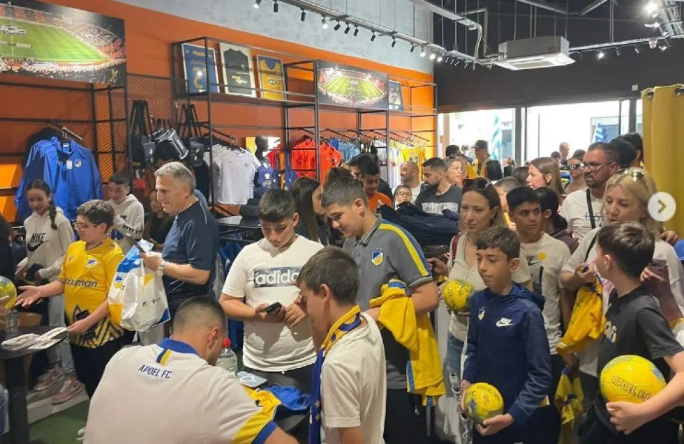 Κοσμοσυρροή για Γουήλερ και Θεοδώρου στο Orange Shop