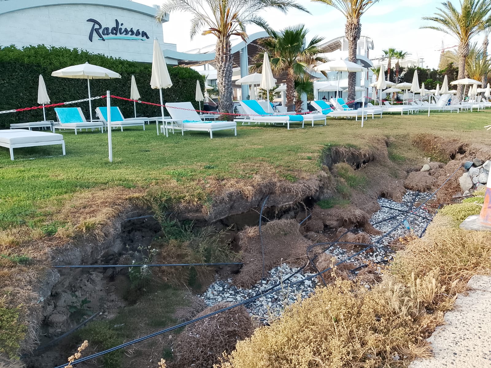 Απίστευτες εικόνες: SOS από την Ορόκλινη λόγω διάβρωσης του εδάφους ...