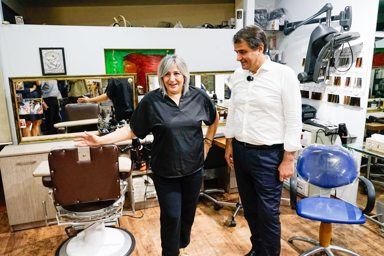 Μπορεί να είναι εικόνα πιστολάκι για τα μαλλιά